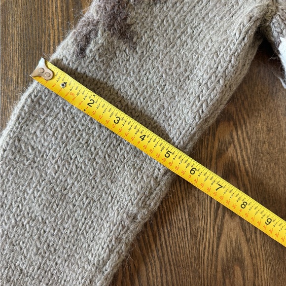 Faherty Sweater! ❄️ - Picture 6 of 7